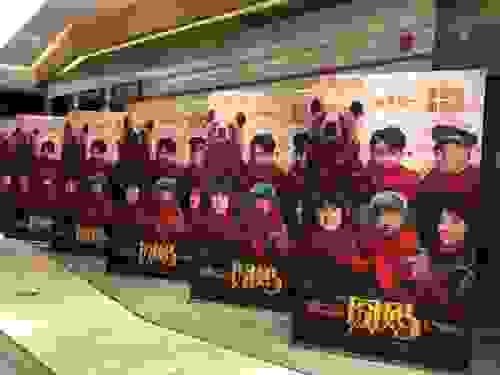 左右沙发参与《囧妈》首映礼，打响春节家居行业影视IP营销！