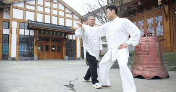 太极雷雷：韩飞龙奉献今年最佳KO，舍身回旋踢爆发力超邱建良