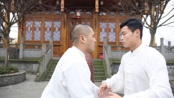 太极雷雷：韩飞龙奉献今年最佳KO，舍身回旋踢爆发力超邱建良