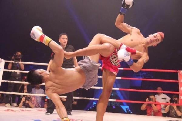 太极雷雷：韩飞龙奉献今年最佳KO，舍身回旋踢爆发力超邱建良