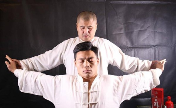 太极雷雷：韩飞龙奉献今年最佳KO，舍身回旋踢爆发力超邱建良