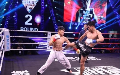太极韩飞龙神话再次破灭, 惨遭二流泰拳手顶膝险些被KO出局