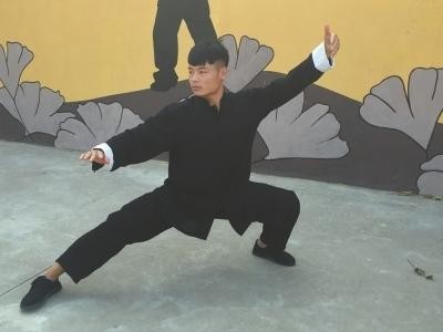 太极韩飞龙神话再次破灭, 惨遭二流泰拳手顶膝险些被KO出局