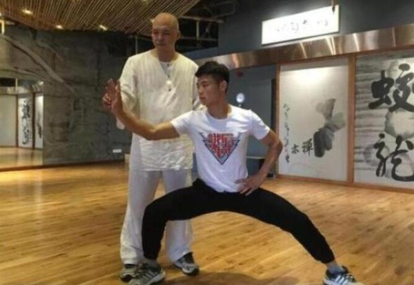 韩飞龙和一龙，都败给了泰拳手，太极和少林都输了