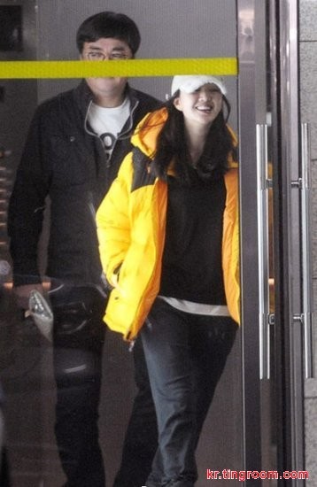 秀爱被指与年长17岁制片人相恋