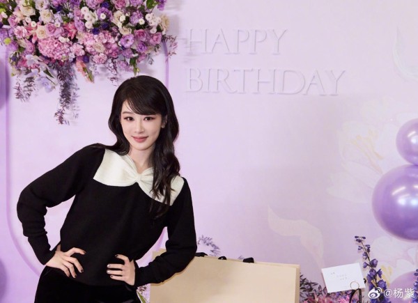 刘诗诗杨紫33岁生日会亲密同框,12年闺蜜情见证