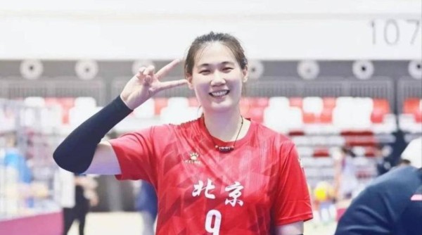 巴黎奥运前张常宁被质疑靠“关系”挤掉王云蕗,球迷骂声不断,今年全锦赛表现逆转真香,证明自己是来救火不是抢名额