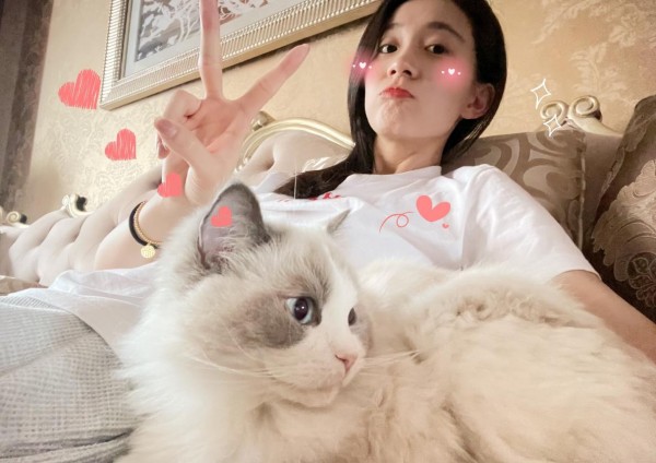 因“挺胸照”走红的体操女神,26岁恋情成谜,和泳坛名将频传绯闻