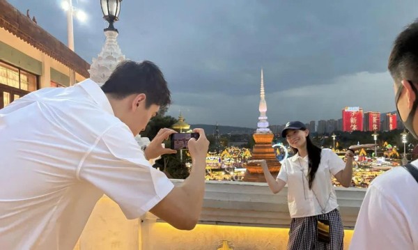 孙杨张豆豆夜市秀恩爱,以前藏娃现在晒,是真爱还是洗白?