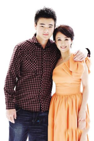 傅艺伟两任老公与儿子资料照片揭秘