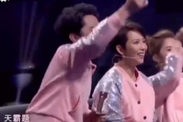 李晨因范冰冰被out出局,谁注意到角落里他的表情?信息量巨大