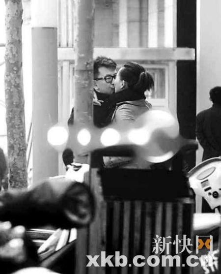 莫小棋和黄海波街头拥吻