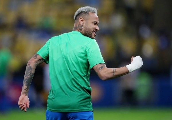 名宿:内马尔配不上高年薪 人们对他评价过高