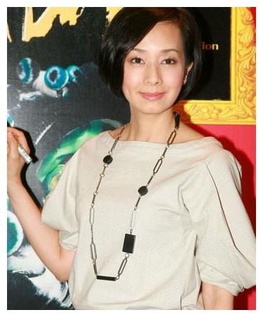 曾拒绝张国荣求婚,因一剧走红,头婚嫁富豪,三婚嫁导演,今成这样