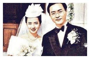 曾拒绝张国荣求婚,因一剧走红,头婚嫁富豪,三婚嫁导演,今成这样