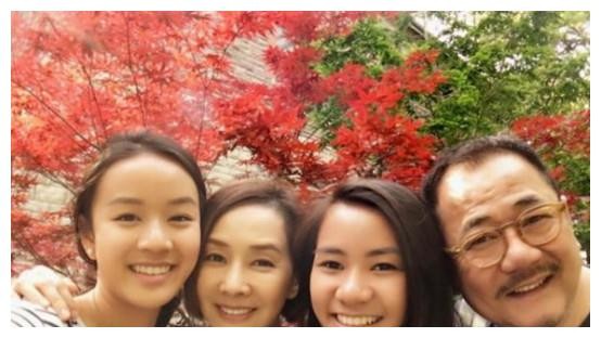 曾拒绝张国荣求婚,因一剧走红,头婚嫁富豪,三婚嫁导演,今成这样