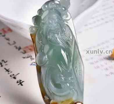 翡翠黄财神佩戴方法与适宜场合:可以戴在脖子上吗?