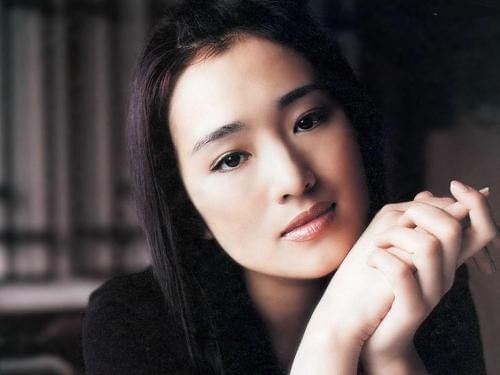 巩俐与她结仇十年,刘嘉玲为张学友和她翻脸,选择退出娱乐圈