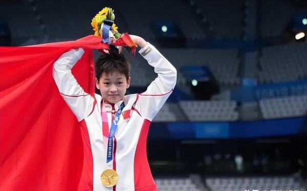 全红婵与成龙同台引发热议,跨界合作激发新灵感!