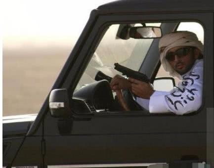 迪拜王子与成龙私交甚密,2亿超跑随便借,最近迷上空中出租车!