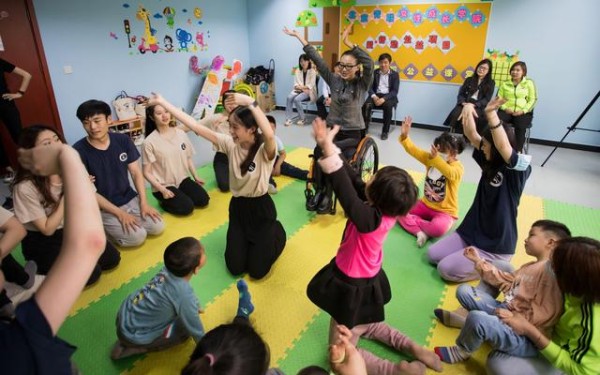 刘岩和其团队与特殊的孩子们“共舞”，互相治愈着彼此。受访者供图