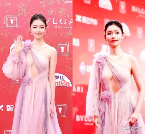 都2025年了,穿啥衣服、露哪块肉...@时代的动态