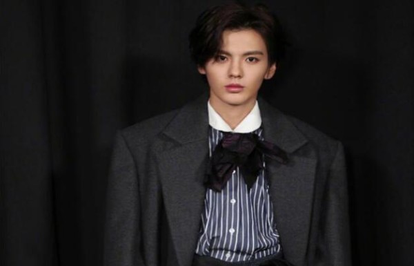 毕雯珺,疑似陪女微商吃饭,乐华真的是够了?