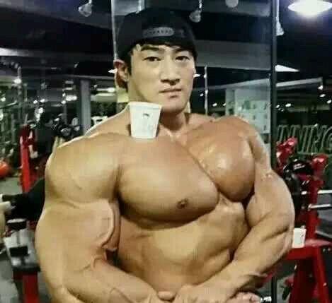 被誉为亚洲施瓦辛格的黄哲勋,肌肉这么强,为何不去打奥赛?