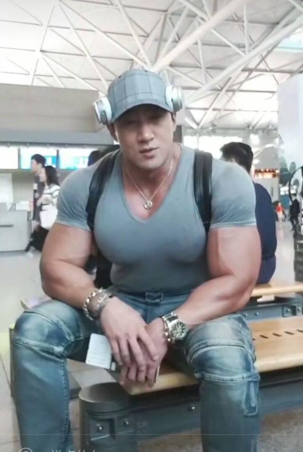 亚洲版绿巨人黄哲勋