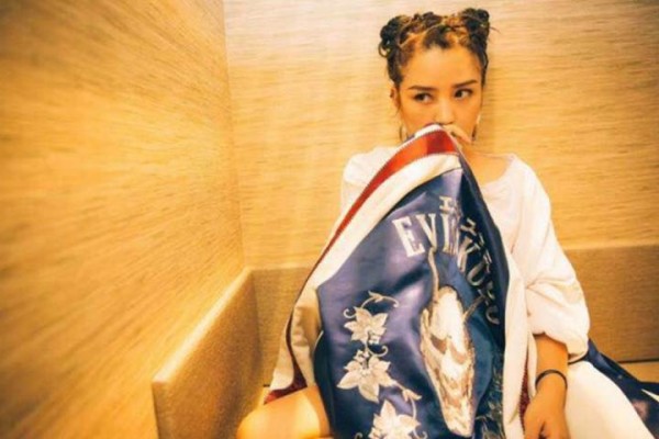 何洁工作室回应与鼓手刁磊恋爱传闻:不参与八卦