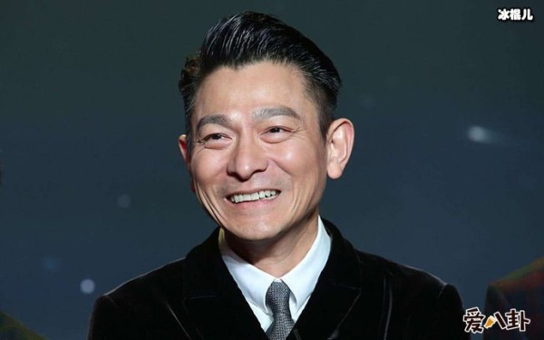 刘德华超甜的回应求婚自己的粉丝