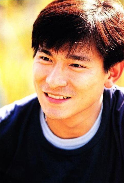 刘德华终于回应,为何身价百亿却不给姐姐钱?网友得知真相被感动