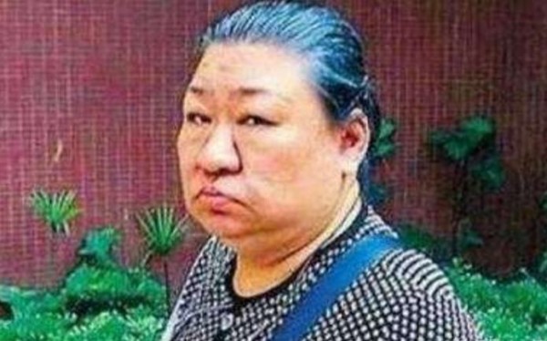 刘德华终于回应,为何身价百亿却不给姐姐钱?网友得知真相被感动