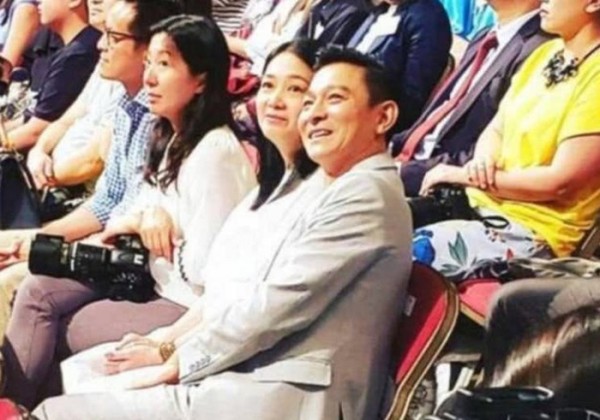 四大天王中为何只有刘德华选择隐婚,其实这才是爱的极致!