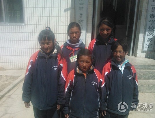 接受筛查的孩子们