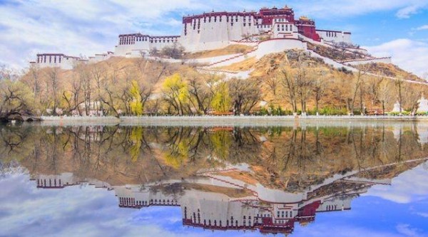 情侣去西藏旅游,为何导游要奉劝“分房睡”?导游:是为了你好