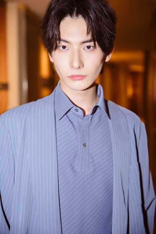 他因演网剧走红,长着一张高级脸,却用“丑帅”形容