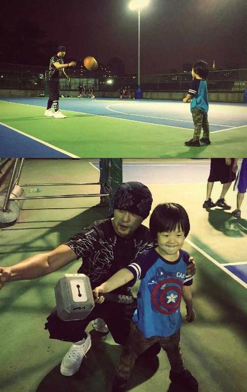 周杰伦陪小泡芙兄妹画画惹人羡慕 被称为史上最贵画师助手