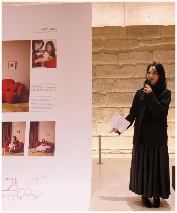 星二代集体转型艺术家?朱丹女儿参展引发热议:普通人还有机会吗?