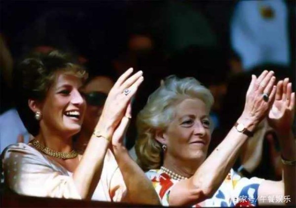 戴安娜和她的母亲关系非常好,苦恼和困难的时候永远想到的是妈妈