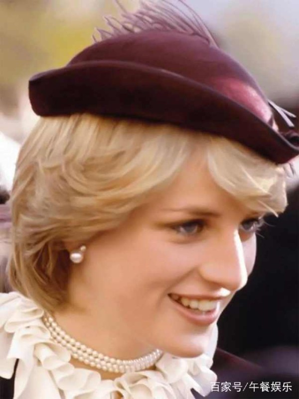 戴安娜和她的母亲关系非常好,苦恼和困难的时候永远想到的是妈妈