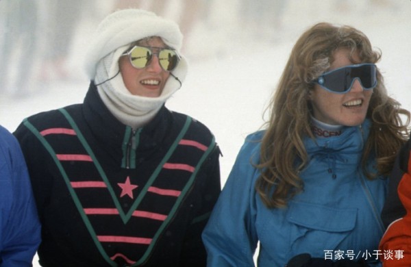 在凯特和梅根之前，戴安娜和莎拉是好闺蜜，但后来吵架再没说话！