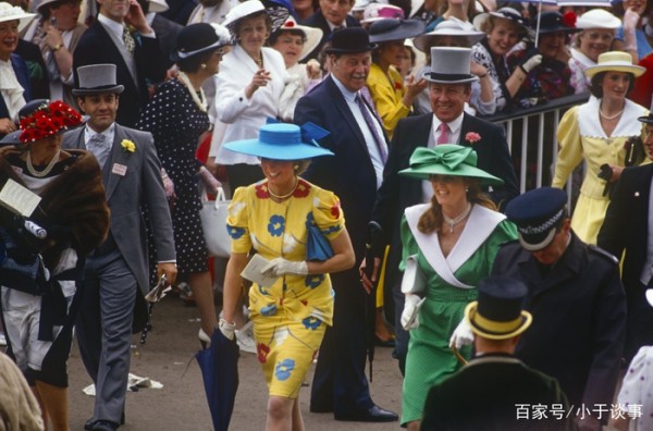 在凯特和梅根之前，戴安娜和莎拉是好闺蜜，但后来吵架再没说话！