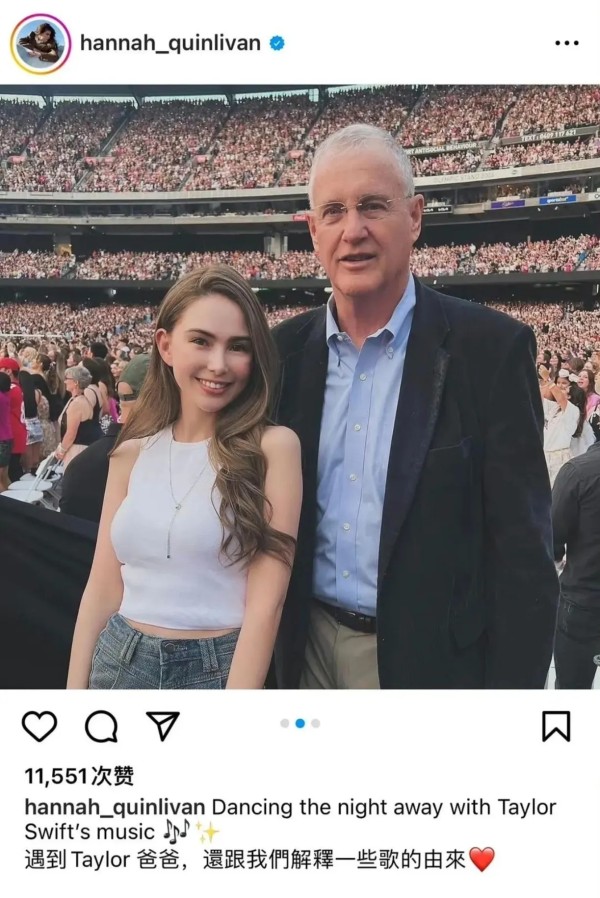 娱乐独角戏:周杰伦看霉霉演唱会翻车!引粉丝互撕,定居国外却要弘扬华流
近日,华语天王周杰伦因在社交媒体上感谢霉霉(泰勒·斯威夫特)团队为其安排演唱会优越位置而引发一场粉丝间的互撕事件。部分网友质疑周杰伦所坐位置并非赠送,而是自费购买,并指出该位置属于公关或自购席位。对此,尽管周杰伦回应“我只看我想看的,别担心”,但未能平息争议,一些网友借此机会嘲笑他的音乐创作。
此前,昆凌在墨尔本演唱会上与霉...