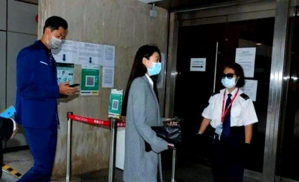 艺人与经纪公司间的复杂关系：以江若琳为例