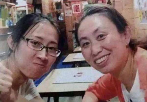 江歌妈妈考虑做直播赚钱,她问:要赚钱养活自己,你们支持我吗?