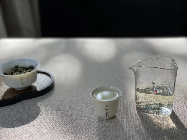 新白茶寒凉像绿茶，老白茶喝起来则像红茶？这种说法有道理吗？