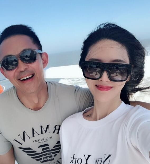 侯勇小20岁的三婚娇妻原来美成这样,气质不输大明星