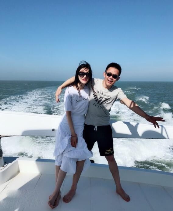 侯勇小20岁的三婚娇妻原来美成这样,气质不输大明星