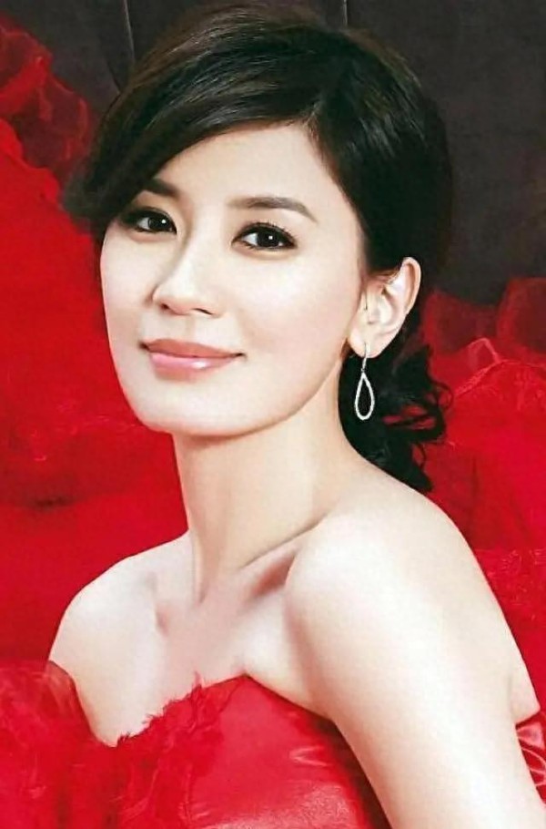 七十年代出炉的十大影视美女明星,纯净迷人身材火辣撩人